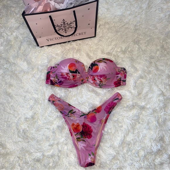 Victoria’s Secret bikini - Picture 1 of 9